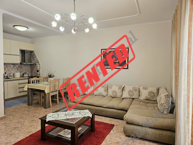 Apartament 3+1 per qira ne rrugen Petro Nini Luarasi, prane shkolles se Baletit ne Tirane.
Pozicion